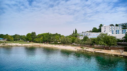 Hotel Istra Plava Laguna - Ljeto u Poreču, Poreč, Istra, Hrvatska - 679 EUR - 5x noćenje u Economy sobi s dodatnim ležajem za 2 osobe (1. dijete do 11,99 godina i 2. dijete do 4,99 godina besplatno), Polupansion
