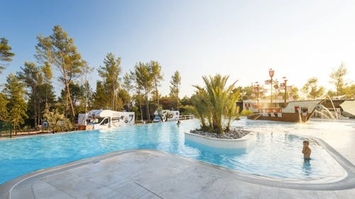 Santa Marina Boutique Camping - Premium glamping, Poreč, Istra, Hrvatska - 270 EUR - 3x noćenje u premium glamping šatoru s 2 spavaće sobe za do 5 osoba (4 odrasle osobe i 1 dijete do 11,99 godina), Posteljina i ručnici