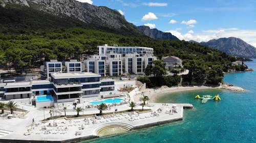 Morenia All Inclusive Resort - All inclusive proljetni odmor za veće obitelji s animacijom, Podaca, Makarska rivijera, Dalmacija, Hrvatska - 500 EUR - 2x noćenje u Family suite s balkonom (strana more) za 2 osobe (4 djece do 17,99 godina besplatno), All inclusive