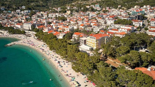 Alemaris Resort - Proljeće i jesen u obnovljenom hotelu za velike obitelji, Baška Voda, Makarska rivijera, Hrvatska - 309 EUR - 2x noćenje u Standard obiteljskoj sobi s balkonom na morskoj strani (2 povezane sobe) za 4 osobe (2 djece do 11,99 godina besplatno), Polupansion (buffet doručak i večera)