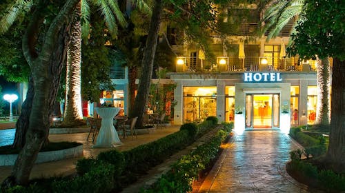 Hotel Rivijera - Obiteljski odmor u Petrovcu, Petrovac, Crna Gora - 265 EUR - 3x noćenje u dvokrevetnoj Standard sobi za 2 osobe (1 dijete do 11,99 godina besplatno), Polupansion