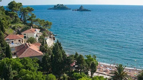 Hotel Rivijera - Početak i kraj ljeta u Petrovcu, Petrovac, Crna Gora - 325 EUR - 3x noćenje u dvokrevetnoj Standard sobi za 2 osobe (1 dijete do 11,99 godina besplatno), Polupansion