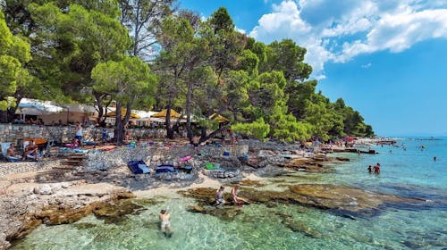 Alemaris Resort - Pozdrav ljetu u obnovljenom hotelu za velike obitelji, Baška Voda, Makarska rivijera, Hrvatska - 669 EUR - 3x noćenje u Standard obiteljskoj sobi s balkonom na morskoj strani (2 povezane sobe) za 4 osobe (2 djece do 11,99 godina besplatno), Polupansion (buffet doručak i večera)