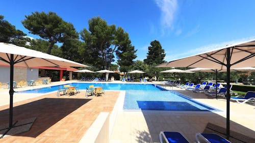 Mediteransko selo San Antonio - Ljeto u Dalmaciji udvoje, Biograd na Moru, Dalmacija, Hrvatska - 990 EUR - 5x noćenje u dvokrevetnoj sobi s terasom za 2 osobe, Polupansion