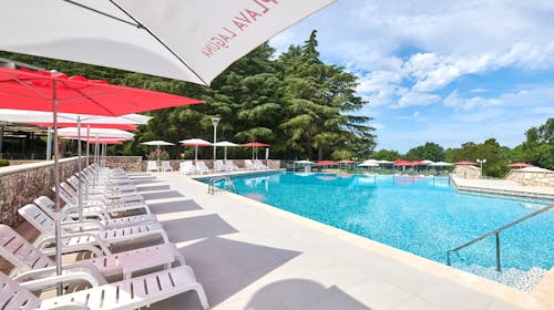 Hotel Mediteran Plava Laguna - Obiteljsko ljeto u Poreču, Poreč, Istra, Hrvatska - 1.195 EUR - 5x noćenje u dvokrevetnoj Classic sobi s dodatnim ležajem i balkonom za 2 osobe (1. dijete do 11,99 godina i 2. dijete do 4,99 godina besplatno), Polupansion
