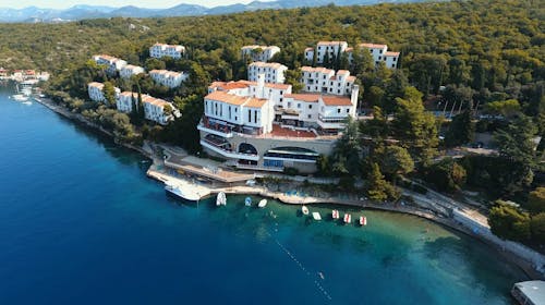 Uvala Scott - Proljeće u Kraljevici - Comfort soba, Kraljevica, Kvarner, Hrvatska - 120 EUR - 2x noćenje u dvokrevetnoj Comfort sobi za 2 osobe (1 dijete 13,99 godina besplatno), Polupansion (buffet doručak i večera)