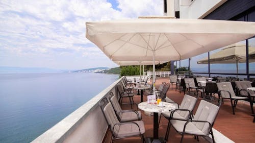 Uvala Scott - Ljeto u Kraljevici - Standard soba, Kraljevica, Kvarner, Hrvatska - 194 EUR - 2x noćenje u dvokrevetnoj Standard sobi za 2 osobe (1 dijete 13,99 godina besplatno), Polupansion (buffet doručak i večera)