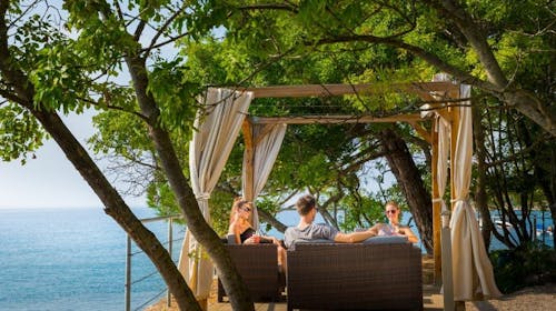 Veya Maradiso Hotel by Aminess - Obiteljsko ljeto na Krku, Njivice, otok Krk, Hrvatska - 1.519 EUR - 7x noćenje u Superior dvokrevetnoj sobi s balkonom za 2 osobe (1 dijete do 9,99 godina besplatno), Polupansion