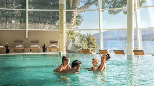 Valamar Sanfior Hotel - Obiteljsko wellness opuštanje uz more u šarmantnom Rapcu, Rabac, Istra, Hrvatska - 401 EUR - 2x noćenje u sobi „Junior Suite“ za 2 osobe (2 djece do 11,99 godina besplatno), Polupansion s uključenim bezalkoholnim negaziranim pićima iz šankomata tijekom obroka