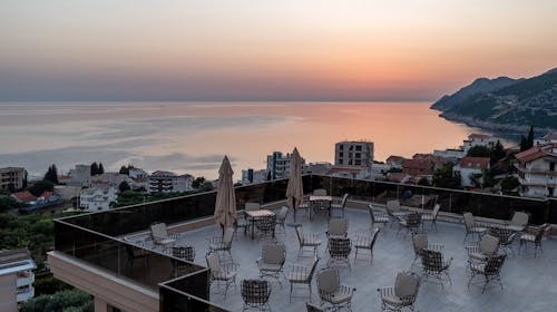 Hotel D'iman - Svibanjski odmor uz more, Dobre Vode, Crna Gora - 235 EUR - 3x noćenje u dvokrevetnoj Superior sobi za 2 osobe (1 dijete do 15 godina i 1 dijete do 2 godine besplatno), Doručak