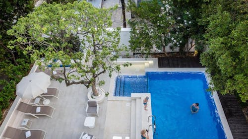 Villa Katarina - Proljetni odmor u jednosobnom apartmanu u Makarskoj, Makarska, Makarska Rivijera, Dalmacija, Hrvatska - 125 EUR - 2x noćenje u jednosobnom apartmanu s pogledom na bazen za 2 osobe (1 dijete do 11,99 godina besplatno), Korištenje vanjskog grijanog bazena i dvorišta s ležaljkama i suncobranima