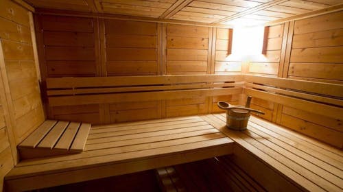 Hotel Medno - Korištenje saune u trajanju od 2 sata za 2 osobe, Medno, Ljubljana, Slovenija - 29,90 EUR - Korištenje saune u trajanju od 2 sata (zajedničko korištenje finske i infracrvene saune uz čaj i vodu) za 2 osobe, Ručnik i plahta po osobi