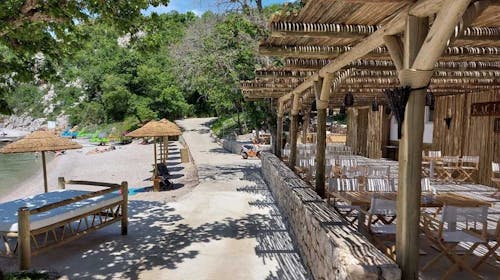 Holiday resort Kačjak - Ljeto za obitelji, Kačjak, Hrvatska - 985 EUR - 7x noćenje u trokrevetnoj sobi s balkonom na morskoj strani za 2 osobe (1 dijete do 11,99 godina besplatno), Polupansion