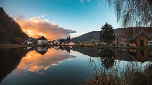 Kozjanski dvor - Obiteljski odmor s kupanjem u Termama Olimia tijekom vikenda, Kozje, Slovenija - 379 EUR - 2x noćenje u udobnoj sobi hotel Kozjanski dvor za 2 osobe (1 dijete do 13,99 godina besplatno), Polupansion