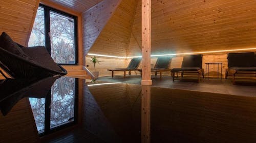 Kozjanski dvor - Romantični wellness odmor s kupanjem u Termama Olimia i uključenom masažom za par, Kozje, Slovenija - 359 EUR - 2x noćenje u udobnoj sobi hotel Kozjanski dvor za 2 osobe, Polupansion