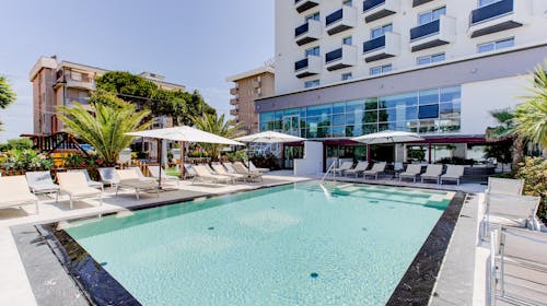 Hotel Due Mari, Miramare, Rimini, Italija - 839 EUR - 7x noćenje u dvokrevetnoj Superior sobi s balkonom za 2 osobe (1 dijete do 12,99 godina besplatno), Polupansion