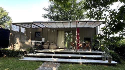 Magnolia House by the river - Last minute odmor na rijeci Kupi - Mobilna kućica XL, Gradac, Slovenija - 304 EUR - 2x noćenje u opremljenim mobilnim kućicama "Magnolia XL" za do 7 osoba (6 odraslih osoba i 1 dijete do 15,99 godina), Posteljinu i ručnike