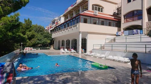 Hotel Zagreb Karlobag - All inclusive light ljeto - Soba s balkonom, Karlobag, Hrvatska - 707 EUR - 7x noćenje u dvokrevetnoj sobi s balkonom za 2 osobe (1. dijete do 11,99 godina besplatno i 2. dijete do navršene 1 godine besplatno), All inclusive light