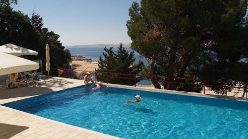 Hotel Zagreb Karlobag - All inclusive light ljeto - Soba s balkonom, Karlobag, Hrvatska - 1.097 EUR - 7x noćenje u dvokrevetnoj sobi s balkonom za 2 osobe (1. dijete do 11,99 godina besplatno i 2. dijete do navršene 1 godine besplatno), All inclusive light