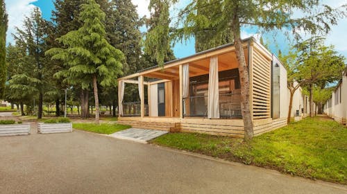 Adria Ankaran - Premium mobilna kućica - Početak ljeta uz more, Ankaran, Slovenija - 298 EUR - 2x noćenje u Premium mobilnoj kućici za do 4 osobe, Korištenje unutarnjeg bazenskog kompleksa s grijanom morskom vodom