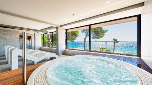 Hotel Pinija - Obiteljsko proljeće tijekom tjedna u novoj wellness oazi uz puni pansion, Petrčane, Dalmacija, Hrvatska - 144 EUR - 1x noćenje u Premium sobi s balkonom za 2 osobe (1 dijete do 11,99 godina i 1 dijete do 5,99 godina besplatno), Puni pansion