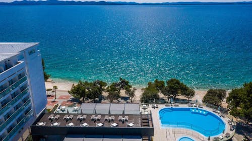 Hotel Pinija - Obiteljsko proljeće tijekom tjedna u novoj wellness oazi uz puni pansion, Petrčane, Dalmacija, Hrvatska - 159 EUR - 1x noćenje u obiteljskoj sobi za 2 osobe (2 djece do 11,99 godina besplatno), Puni pansion