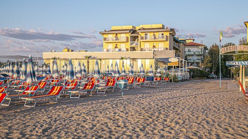 Hotel Royal Inn - Savršeno all inclusive light ljeto odmah pored plaže, San Mauro A Mare, Italija - 1.134 EUR - 7x noćenje u dvokrevetnoj sobi s balkonom (ovisno o raspoloživosti) za 2 osobe, All inclusive light u hotelskom restoranu