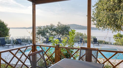 Amadria Park Camp Trogir - Last minute proljeće u predivnom Trogiru, Seget Vranjica, Trogir, Hrvatska - 324 EUR - 2x noćenje u Superior mobilnoj kućici za do 6 osoba (4 odrasle osobe i 2 djece do 11,99 godina besplatno), Piće dobrodošlice prilikom prijave