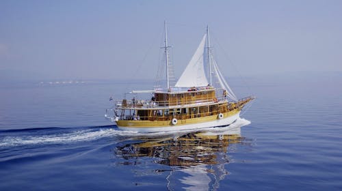 8-dnevno krstarenje sjevernim Jadranom - Polazak iz Rijeke, Rijeka, Hrvatska - 549 EUR - 8-dnevno krstarenje brodom po ruti R1: Rijeka – otok Krk – otok Rab – Zadar – Nacionalni park Kornati – zadarski arhipelag – otok Lošinj – otok Cres – Rijeka, 7x noćenje u dvokrevetnoj kabini (klima, kupaonica) na brodu Comfort Plus kategorije – Sveti Vid, Kazimir ili Planka za 1 osobu