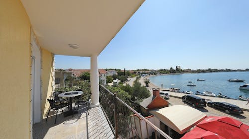 Hotel Beni - Ljeto u Dalmaciji, Vrsi, Dalmacija, Hrvatska - 426 EUR - 3x noćenje u dvokrevetnoj sobi za 2 osobe (2 djece do 6 godina besplatno), Polupansion