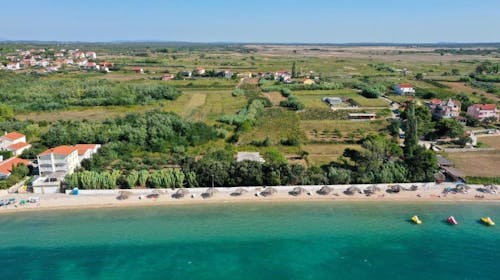 Hotel Beni - Ljeto u Dalmaciji, Vrsi, Dalmacija, Hrvatska - 620 EUR - 4x noćenje u dvokrevetnoj sobi za 2 osobe (2 djece do 6 godina besplatno), Polupansion