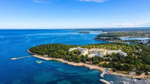 Hotel Delfin Plava Laguna - Početak ljeta u Poreču, Poreč, Istra, Hrvatska - 755 EUR - 7x noćenje u Classic dvokrevetnoj sobi s balkonom (morska strana) za 2 osobe (1 dijete do 11,99 godina besplatno), Polupansion
