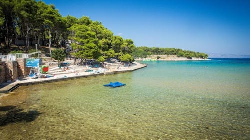 Hotel Hvar - All inclusive ljeto na Hvaru, Jelsa, otok Hvar, Dalmacija, Hrvatska - 1.125 EUR - 5x noćenje u Comfort dvokrevetnoj sobi s pomoćnim ležajem i balkonom (morska strana) za 2 osobe (1. dijete do 11,99 godina i 2. dijete do 2,99 godina besplatno), All Inclusive s uključenim pićem uz obroke