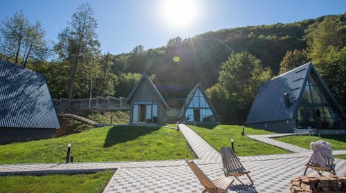 Klek 77 Luxury Chalets - Odmor u drvenim kućicama na Jahorini tijekom tjedna, Sarajevo, Bosna i Hercegovina - 95 EUR - 1x noćenje u drvenoj kućici za 2 osobe (2 djece do 10 godina besplatno, uz prethodnu najavu), Korištenje jacuzzija