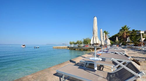 Jona Rooms Podstrana - Ljeto u Dalmaciji udvoje, Podstrana, Dalmacija, Hrvatska - 138 EUR - 1x noćenje u dvokrevetnoj Standard sobi s balkonom za 2 osobe, Buffet doručak