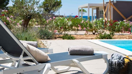 Terra Park Phalaris - Obiteljsko ljeto u savršenom kampu - Pinus Deluxe Holiday Home s bazenom, Novalja, Pag, Dalmacija, Hrvatska - 569 EUR - 2x noćenje u Pinus Deluxe Holiday Home s bazenom za do 6 osoba (5 odraslih osoba i 1 dijete do 11,99 godina), Korištenje privatnog grijanog bazena