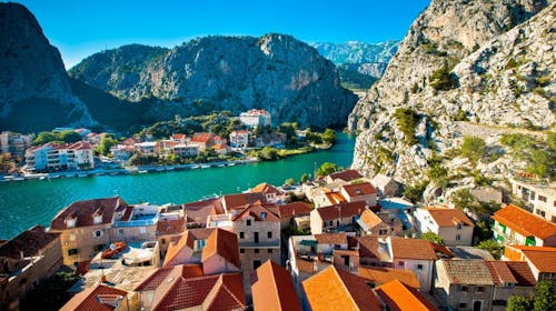 Kamp Almissa - Odmor u Dalmaciji - Mobilna kućica Adria Superior, Omiš, Dalmacija, Hrvatska - 427 EUR - 3x noćenje u mobilnoj kućici Adria Superior 4+1 (C2 zona, zadnji red) za do 5 osoba (4 odrasle osobe i 1 dijete do 11,99 godina), Korištenje posteljine i ručnika