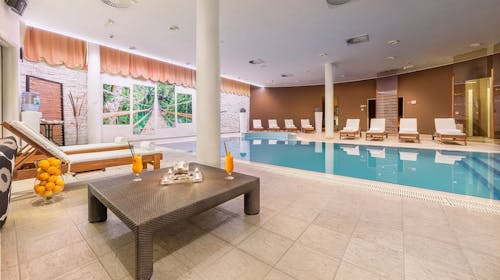 Hotel Punta Vodice - Obiteljska all inclusive light jesen s daškom wellnessa, Vodice, Dalmacija, Hrvatska - 245 EUR - 2x noćenje u dvokrevetnoj Standard sobi s balkonom morska strana za 2 osobe (1 dijete do 11,99 godina i 2. dijete do 2,99 godina besplatno), All inclusive light
