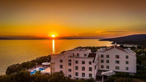 La Luna Island Hotel - Obiteljska all inclusive jesen na Pagu, Lun, otok Pag, Hrvatska - 226 EUR - 2x noćenje u dvokrevetnoj Standard sobi s pomoćnim ležajem za 2 osobe (1 dijete do 11,99 godina i 2. dijete do 2,99 godina besplatno), All inclusive