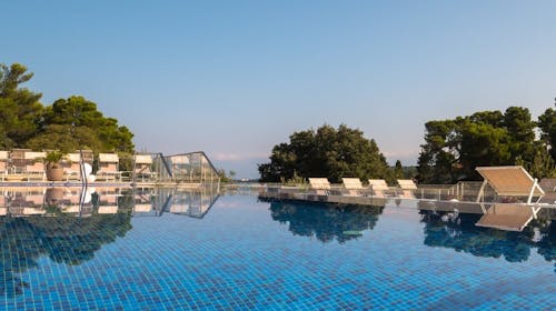 Hotel Malin - Ljeto u vrhunskom hotelu na Krku, Malinska, otok Krk, Hrvatska - 1.445 EUR - 5x noćenje u Standard dvokrevetnoj sobi s balkonom za 2 osobe, Polupansion