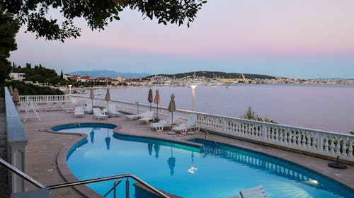 Hotel Val - Ljeto u Trogiru, Seget Donji, Trogir, Dalmacija, Hrvatska - 420 EUR - 5x noćenje u dvokrevetnoj Classic sobi (park strana) za 2 osobe (1. dijete do 2,99 godina i 2. dijete do 11,99 godina besplatno), Buffet doručak
