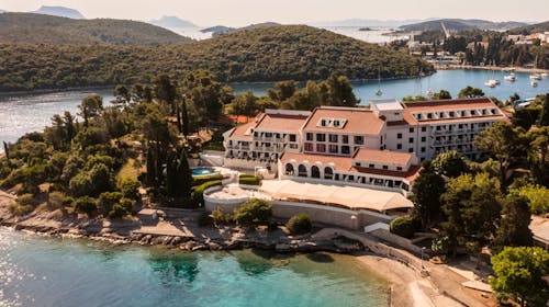 Aminess Younique Liburna Hotel - Obiteljski kraj ljeta na Korčuli, Korčula, Dalmacija, Hrvatska - 339 EUR - 2x noćenje u dvokrevetnoj Superior sobi s balkonom za 2 osobe (1 dijete do 9,99 godina besplatno), Polupansion