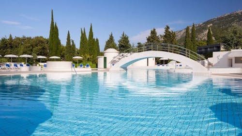 Bluesun Holiday Village Bonaca - Ljeto s punim pansionom na Braču, Bol, otok Brač, Dalmacija, Hrvatska - 624 EUR - 3x noćenje u Standard dvokrevetnoj sobi s balkonom (morska strana) za 2 osobe, Puni pansion