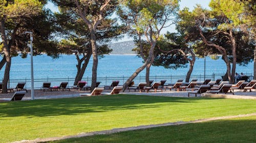 Villas Arausana & Antonina - Odmor u Vodicama uz more, Vodice, Dalmacija, Hrvatska - 245 EUR - 2x noćenje u dvokrevetnoj sobi s balkonom (morska strana) za 2 osobe (1 dijete do 11,99 godina i 2. dijete do 2,99 godina besplatno), Polupansion