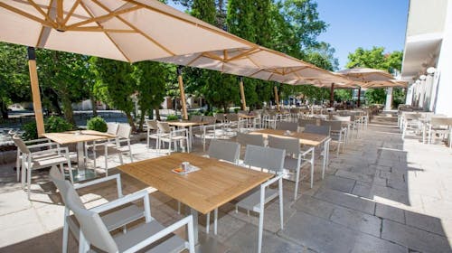 Hotel Onogošt - Doživite ljepote Nikšića, Nikšić, Crna Gora - 89 EUR - 1x noćenje u Deluxe dvokrevetnoj sobi s odvojenim ili spojenim king krevetom i pogledom na grad za 2 osobe, Doručak
