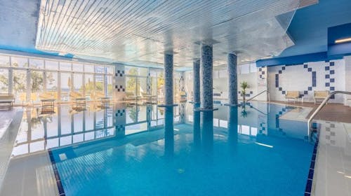 Mediteran Maradiso Hotel by Aminess - Obiteljska jesen u Crikvenici, Crikvenica, Hrvatska - 202 EUR - 2x noćenje u dvokrevetnoj Comfort sobi s balkonom za 2 osobe (1 dijete do 9,99 godina besplatno), Polupansion (buffet doručak i večera)