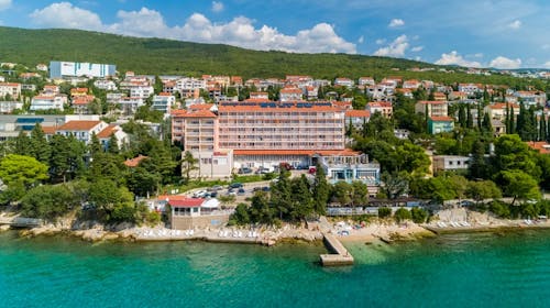 Mediteran Maradiso Hotel by Aminess - Obiteljski kraj ljeta u Crikvenici, Crikvenica, Hrvatska - 231 EUR - 2x noćenje u dvokrevetnoj Comfort sobi s balkonom za 2 osobe (1 dijete do 9,99 godina besplatno), Polupansion (buffet doručak i večera)