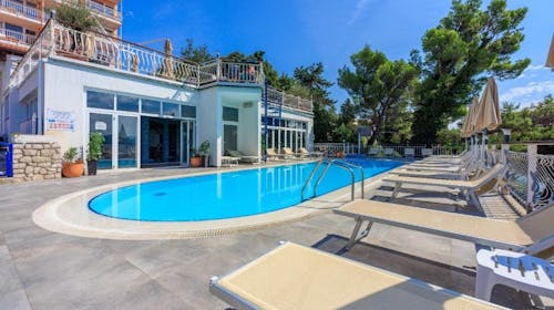 Mediteran Maradiso Hotel by Aminess - Obiteljsko ljeto u Crikvenici, Crikvenica, Hrvatska - 913 EUR - 4x noćenje u dvokrevetnoj Comfort sobi s balkonom za 2 osobe (1 dijete do 9,99 godina besplatno), Polupansion (buffet doručak i večera)