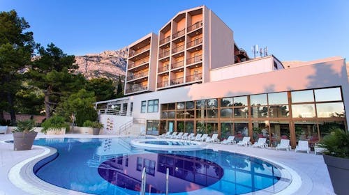 Hotel Horizont - Ljeto na makarskoj rivijeri, Baška Voda, Makarska rivijera, Dalmacija, Hrvatska - 528 EUR - 2x noćenje u Junior suiti (strana park) za 2 osobe, Polupansion (buffet doručak i večera)