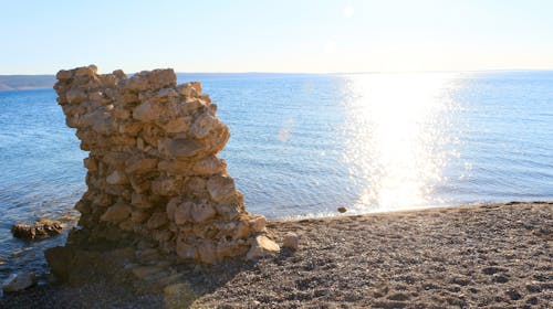 Hotel Riviera - Bijeg u srce prirode i jadranske obale, Starigrad, Paklenica, Dalmacija, Hrvatska - 399 EUR - 5x noćenje u četverokrevetnoj sobi za do 4 osobe (4 odrasle osobe ili 2 odrasle i 2 djece besplatno), Doručak